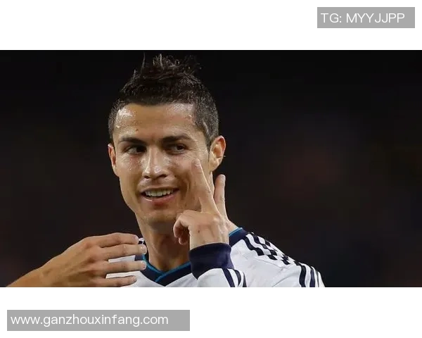 世界十大足球球星肖像解析：从梅西到C罗的传奇之路